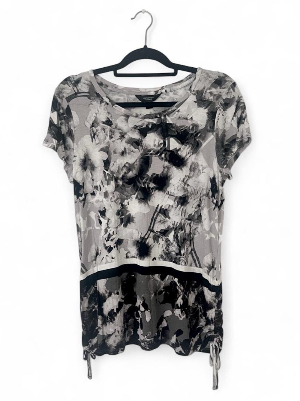 Simply Vera Vera Wang Black & Gray Floral Short Sleeve Tee